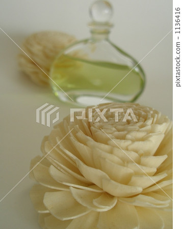 cologne, perfume, perfumery 1136416