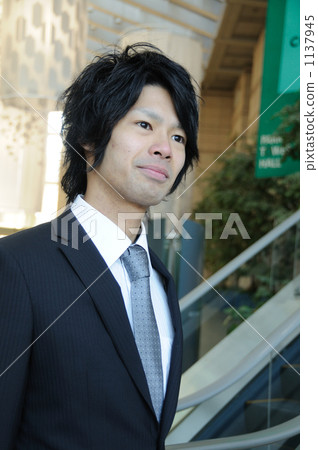 Businessman in his twenties Businessman in his twenties 1137945