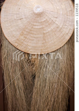 Hat and shoes 1139518