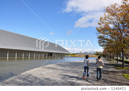 漂浮在水面上的博物館 漂浮在水面上的博物館 1140451