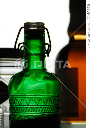 綠色的瓶子 綠色的瓶子 1140630