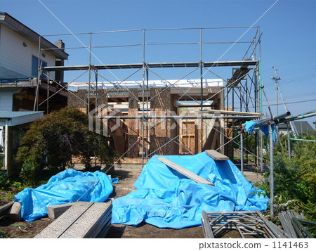 未完成的房子在一個晴天 1141463