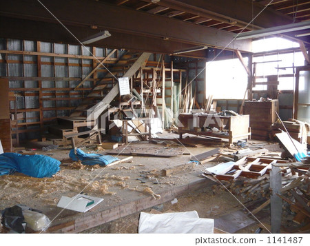 Scratches after typhoon 1141487