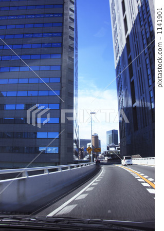 公路和高層建築 公路和高層建築 1141901