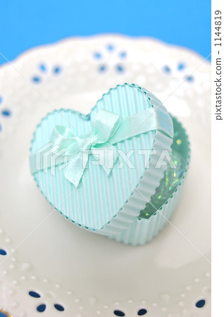 Stuff my feelings in a small box of blue heart. 1144819