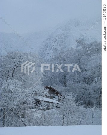 Winter hut 1145056