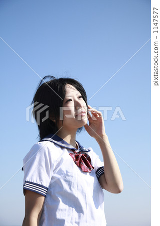 Sea, blue sky and school girls 1147577