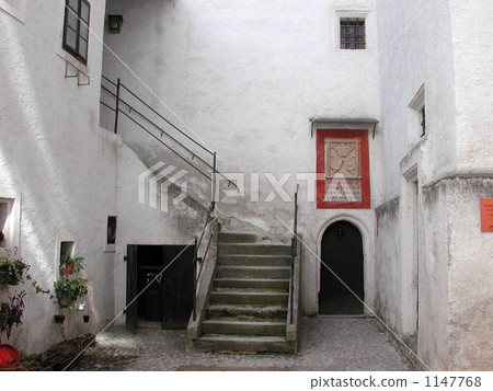 Photographed a corner of a private house that entered the back lane of European Vienna Photographed a corner of a private house that entered the back lane of European Vienna 1147768