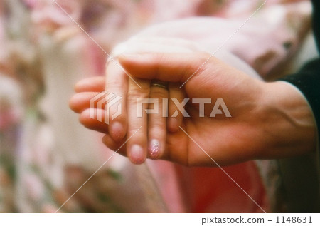 Bride and mother's hand 1148631