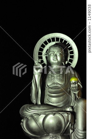 Takashi Takamori emerging at night Takashi Takamori emerging at night 1149038