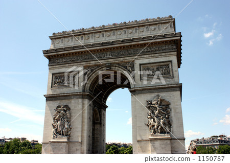 I look up to the Arc de Triomphe in Paris 1150787