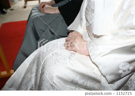 After the ring exchange of the Shinto style After the ring exchange of the Shinto style 1152725