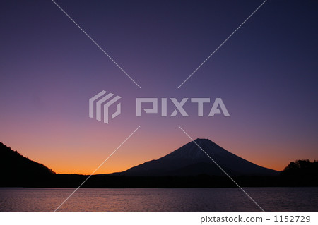 Fuji silhouette before dawn 1152729