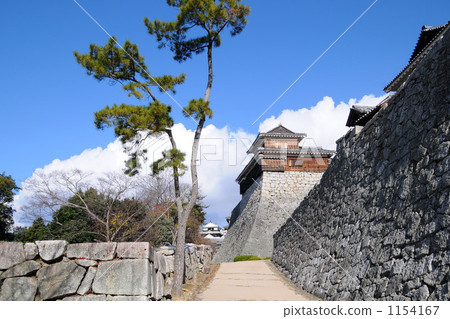 松山城的斜坡上的雲 1154167