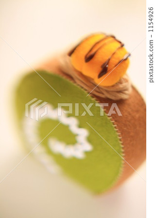 Felt cake 1154926