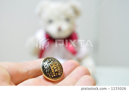 Hand a second button 1155026