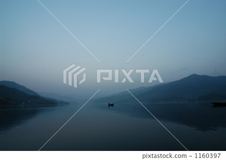 dawn, pokhara, nepal 1160397