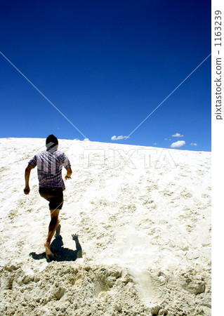 I run up a white slope I run up a white slope 1163239