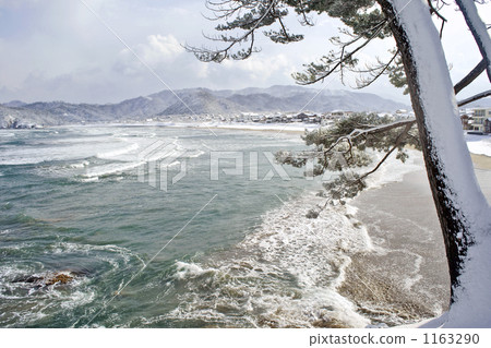 Sanin coast in winter 1163290