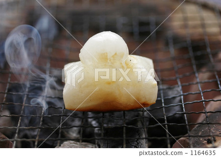 Round swelled baked mochi 1164635