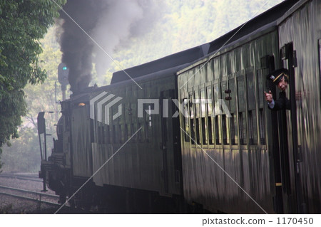 SL Hitoyoshi leaves the station SL Hitoyoshi leaves the station 1170450