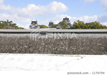 Kumamoto castle in winter 1170794