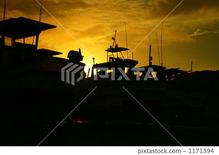 Wait for a day to fish 1171394