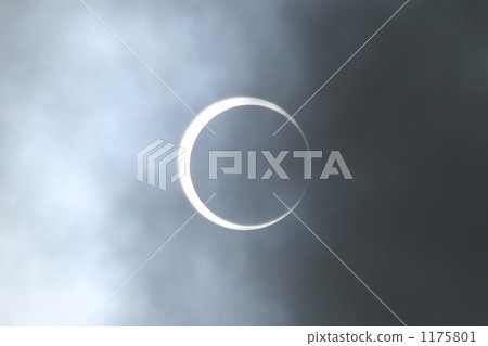 馬爾代夫的日食·雲過濾器 1175801