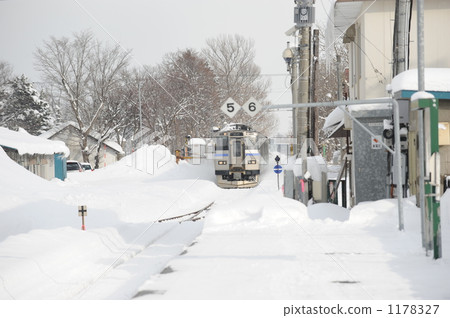platform, fallen snow, hokkaido 1178327