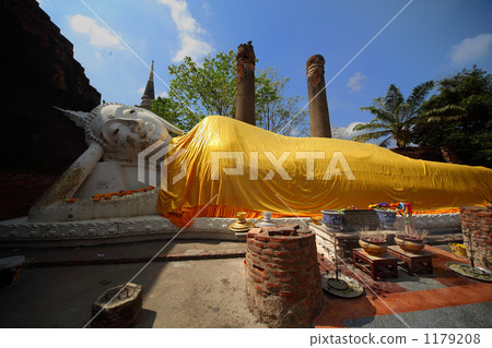 Thai Kingdom Ayutthaya Wat Yai · Chai · Mongkon's sleeping Buddha front view 1179208