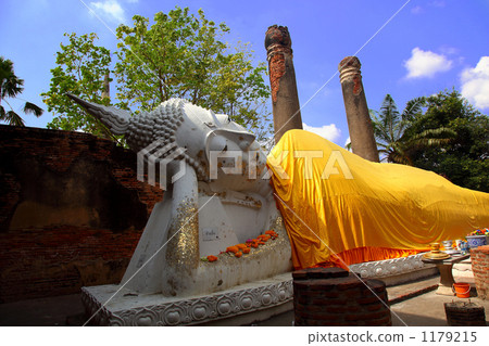 Thai Kingdom Ayutthaya Wat Yai · Chai · Mongkon's sleep Buddha a little oblique 1179215