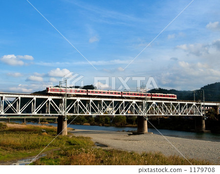 近鐵火車穿越吉野川橋 1179708