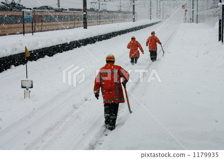 點維護工人前往點雪清除工作 點維護工人前往點雪清除工作 1179935