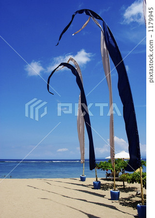 U ul位於Bali Sanur(國旗)的海灘上 U ul位於Bali Sanur(國旗)的海灘上 1179945