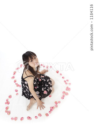 A woman sitting on the petals heart 1184116