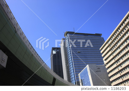 公路和高層建築 1186203