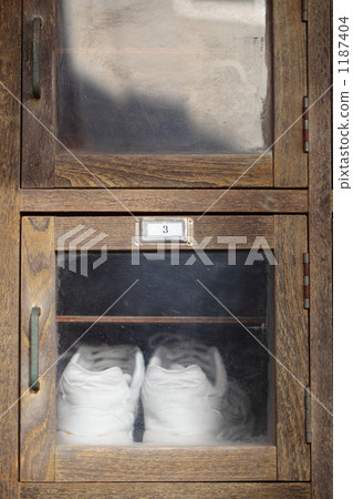 Wooden shoebox 1187404