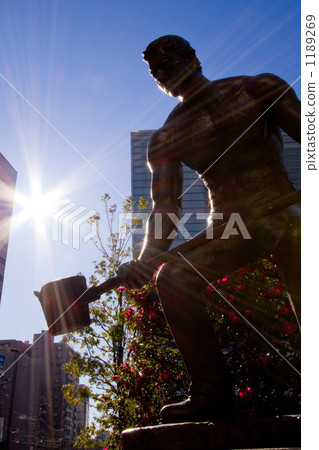 Statue of "work pleasure" 1189269