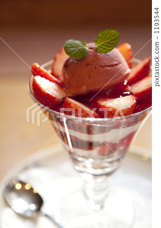 confectionery, sweet, strawberry parfait 1193544