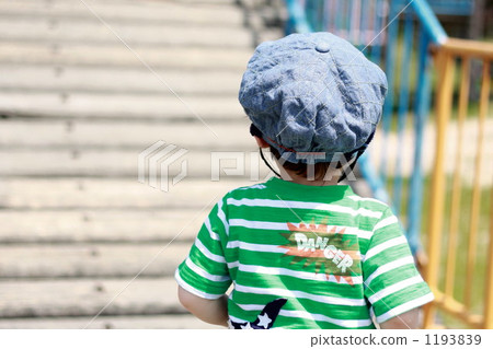 使用與競技的孩子背面圖 1193839