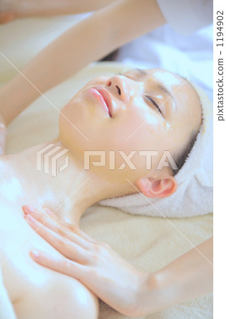 Women who receive esthetic Women who receive esthetic 1194902