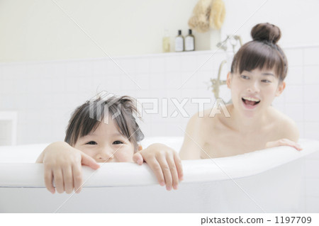 mum, bathe, little child 1197709
