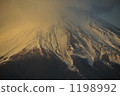 富士山接受早晨的太陽 1198992