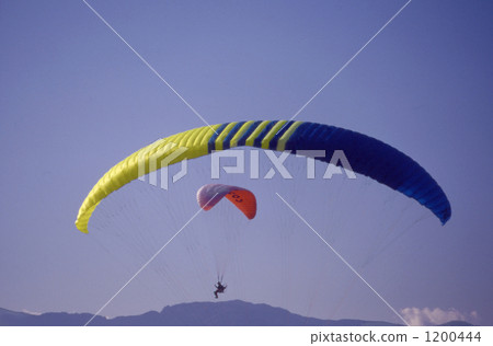 掛車手重疊藍天 掛車手重疊藍天 1200444