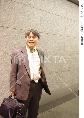 有薪水的工人早上來上班 1200939