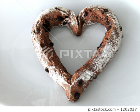 chocolate chips, bread, heart 1202027