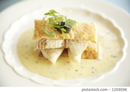 white fish, mille-feuille, white cream 1208096