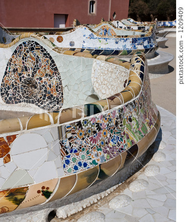 在Guell公園的馬賽克長凳 1209409