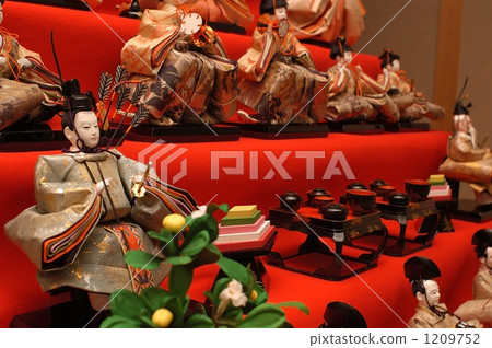 Right Minister and left Minister 1209752