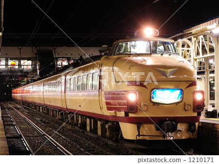 Express noto which stops at Naoetsu station at midnight 1210171